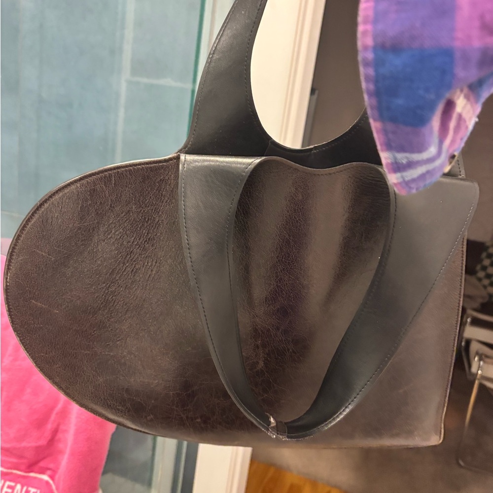 Heart-Shaped Brown Leather Bag - Picture 4 of 5